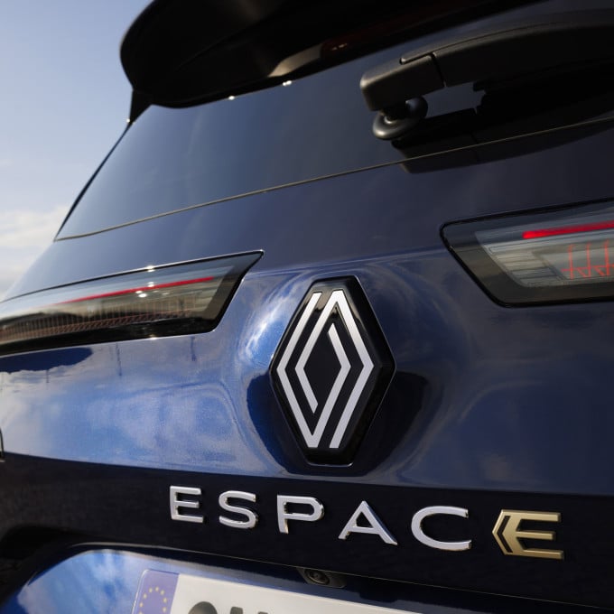 14 Rijden met de nieuwe Renault Espace zelfde DNA nieuwe generatie