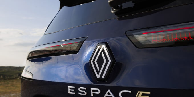 14 Rijden met de nieuwe Renault Espace zelfde DNA nieuwe generatie