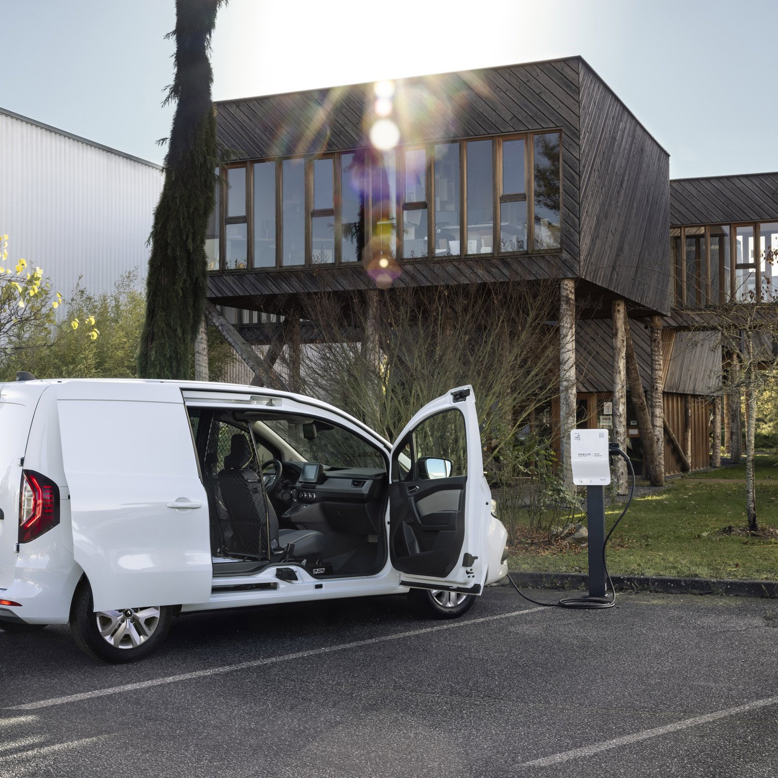 09 Renault vernieuwt elektrisch bedrijfswagenaanbod met nieuwe Kangoo en Master E Tech electric kopie