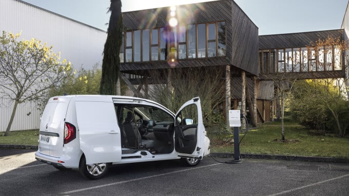 09 Renault vernieuwt elektrisch bedrijfswagenaanbod met nieuwe Kangoo en Master E Tech electric kopie